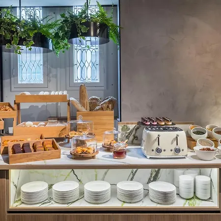 Barcelo Oldtown فندق