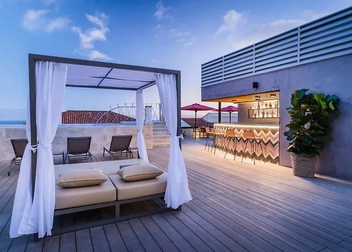 Barcelo Oldtown Отель Фуншал
