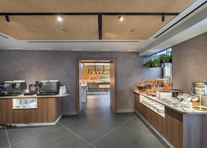 מלון Barcelo Oldtown 5*