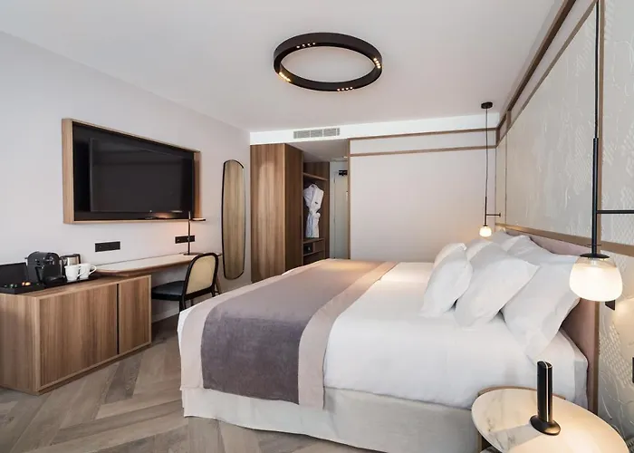 מלון Barcelo Oldtown 5*