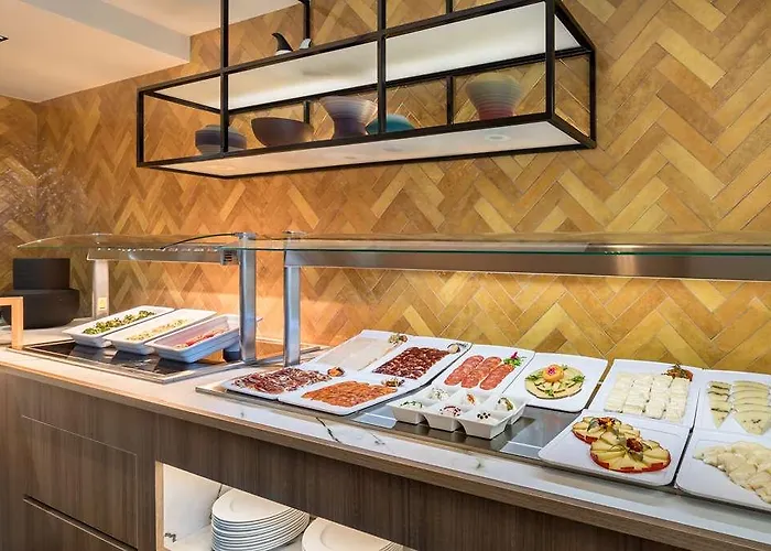 Barcelo Oldtown מלון